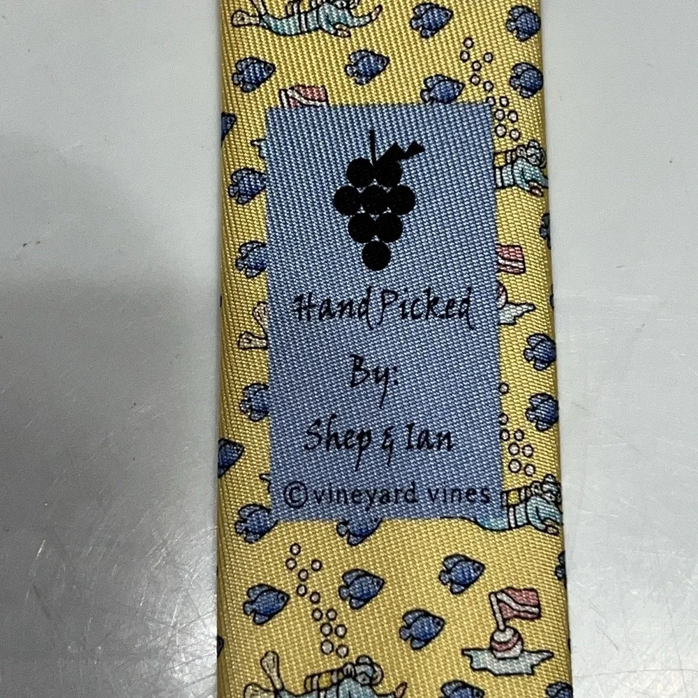 Vineyard Vines Shep & Ian‎ 100% Silk Yellow Scuba Diving Ocean Fish Sea Tie USA